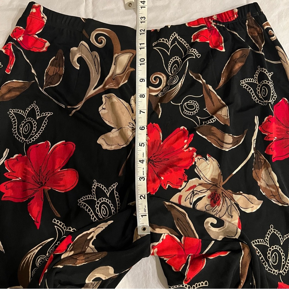 Chico’s Travelers Floral Wide Leg Cropped Pants - Wrinkle Resistant- Size 3 - Picture 5 of 8